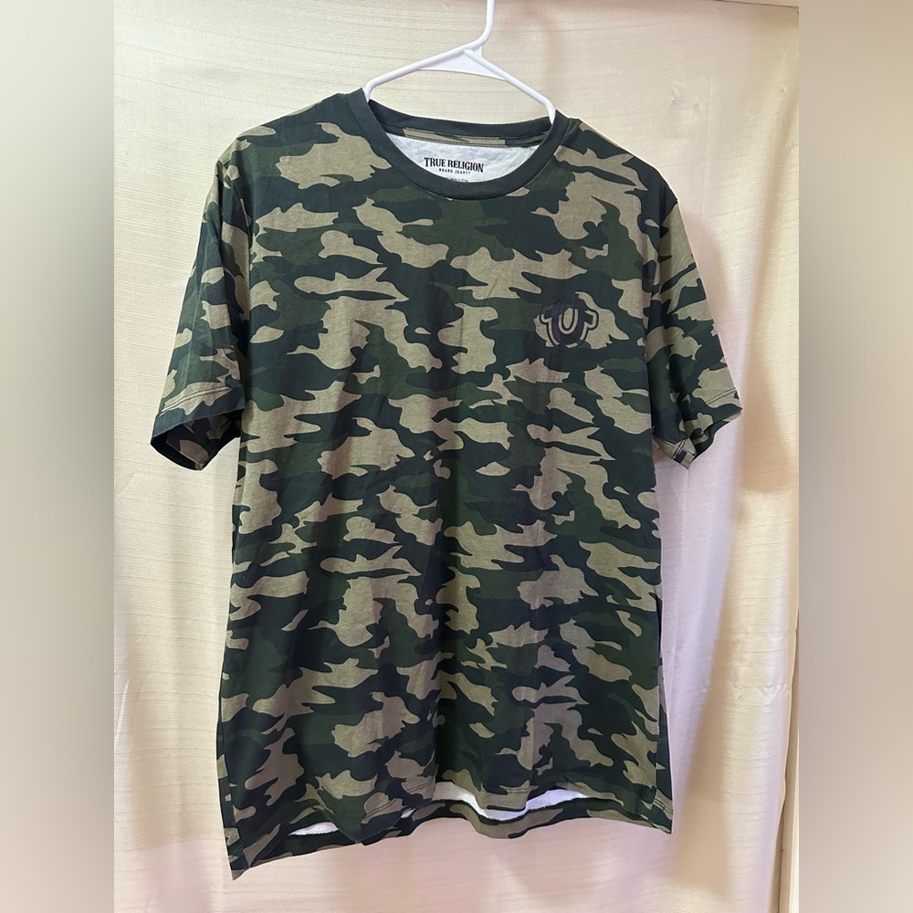True Religion Menโs Camo T-Shirt Size Large Green Camouflage Cotton Logo Tee